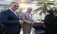 تجلیل از مدیریت و روابط عمومی مرکز بهداشت شرق تهران به پاس ایستادگی در دوران بحران